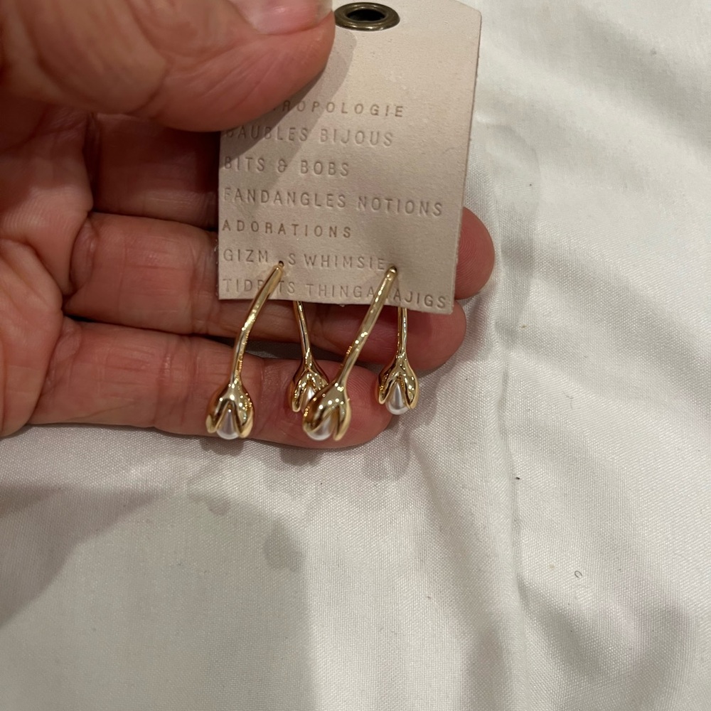 Anthropology earring very beautiful with some pearl brand new